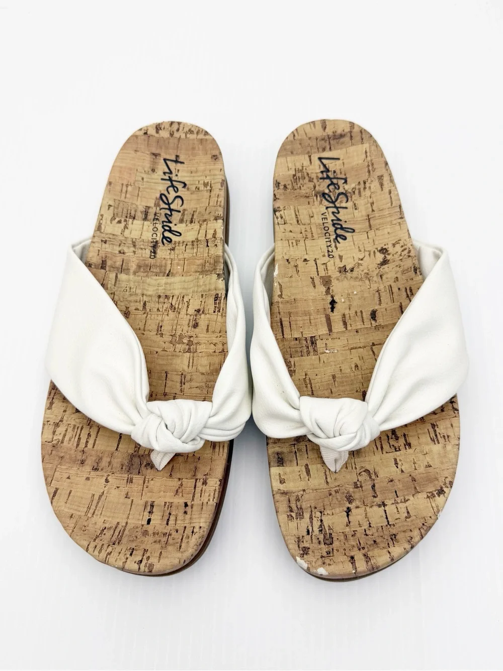 LifeStride Happy T-Strap White Thong Slip On Sandals Shoes